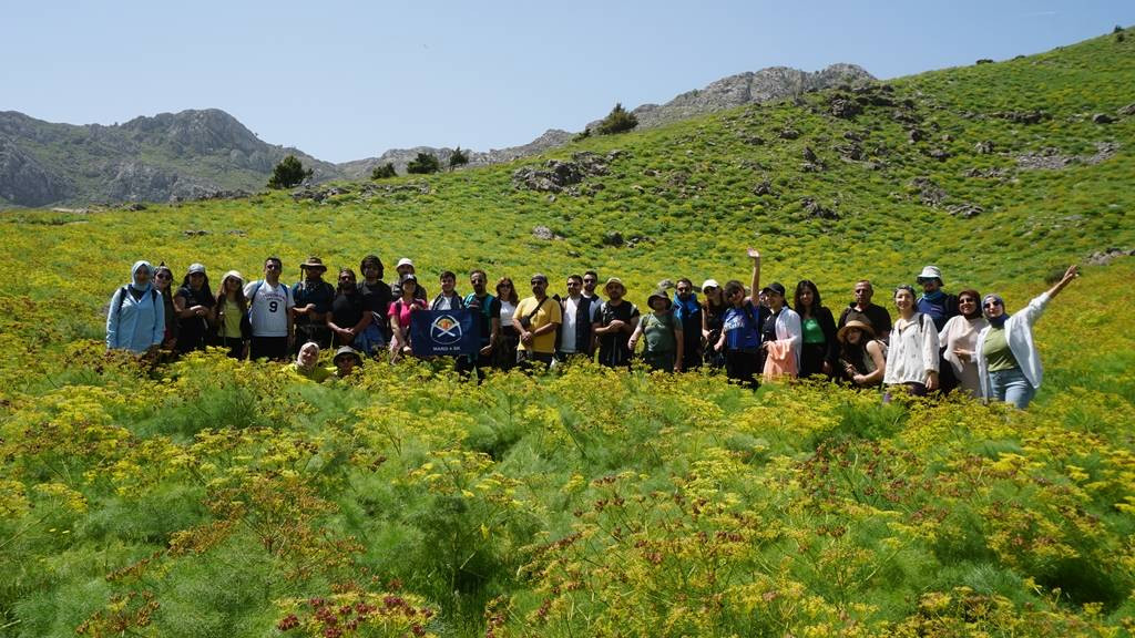 Halk arasında 'ağlayan gelin' olarak biliniyor. Görmek isteyenler kilometrelerce yol katediyor - Resim: 13